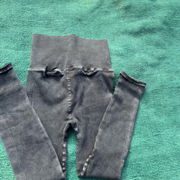 NWOT $78 Free People Happiness Runs Ribbed Compression Leggings in Black - Picture 8 of 9